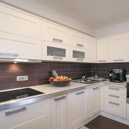 4* Carina With Heated Pool Villa