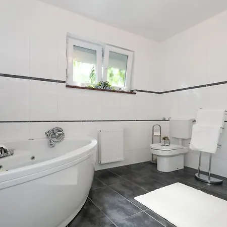 4* Carina With Heated Pool Villa