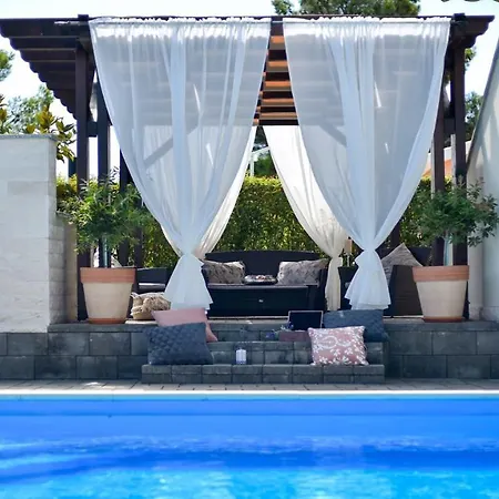 4* Carina With Heated Pool Villa *