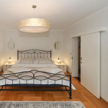 4* Carina With Heated Pool Vila *